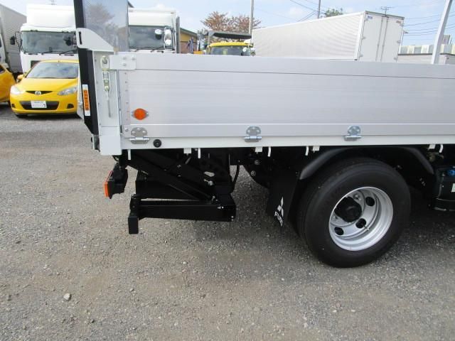 MITSUBISHI CANTER 2023 Image 31