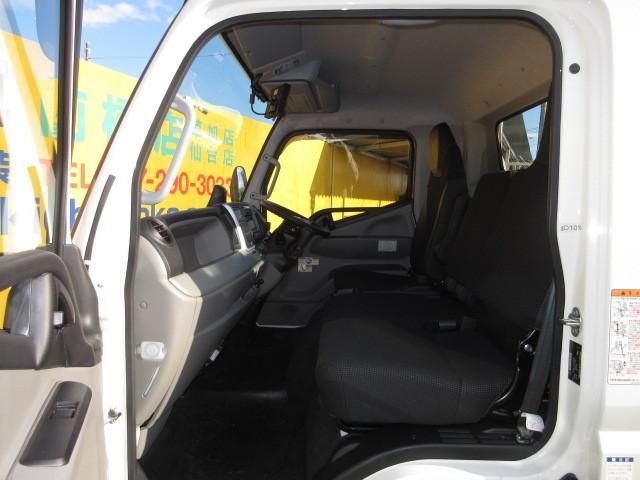 MITSUBISHI CANTER 2024 Image 31