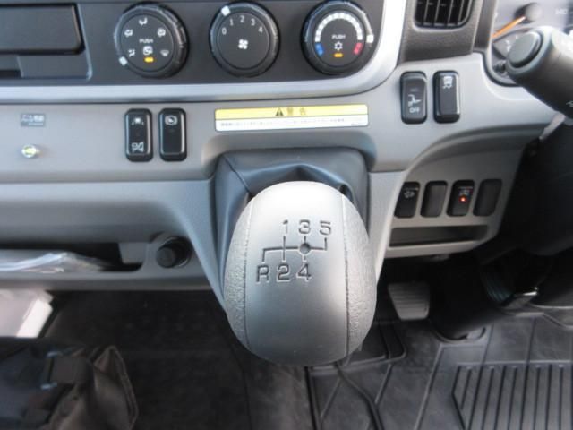 MITSUBISHI CANTER 2024 Image 31