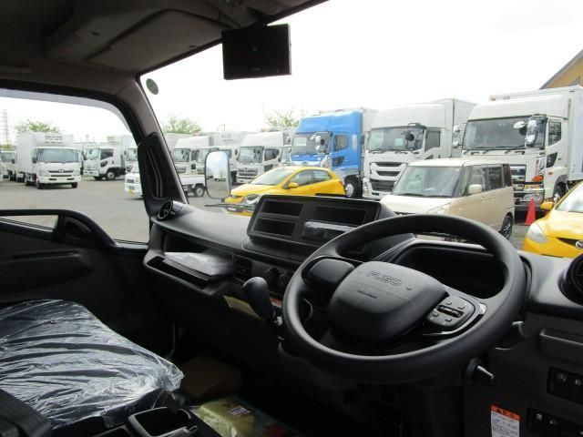 MITSUBISHI CANTER 2025 Image 31