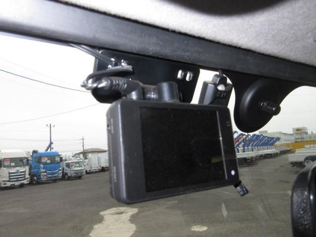 HINO DUTRO 2017 Image 31