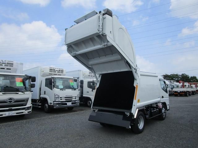 MITSUBISHI CANTER 2024 Image 31