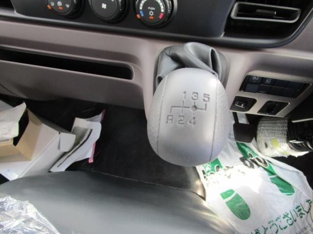 MITSUBISHI CANTER 2024 Image 31