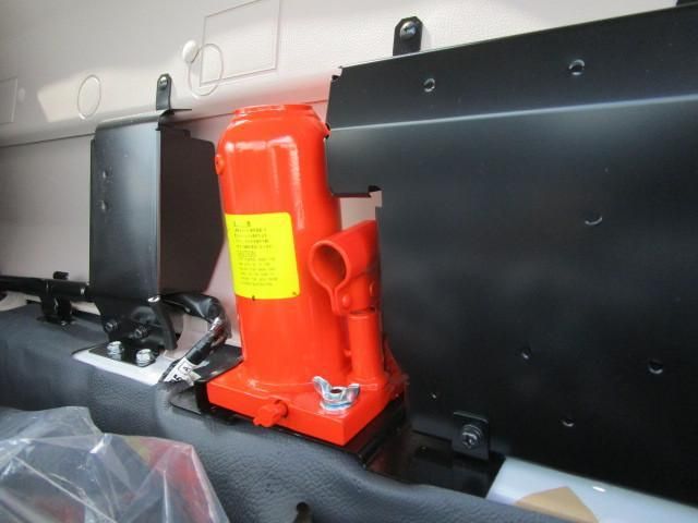 MITSUBISHI CANTER 2024 Image 31