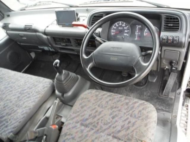 ISUZU ELF 2004 Image 31