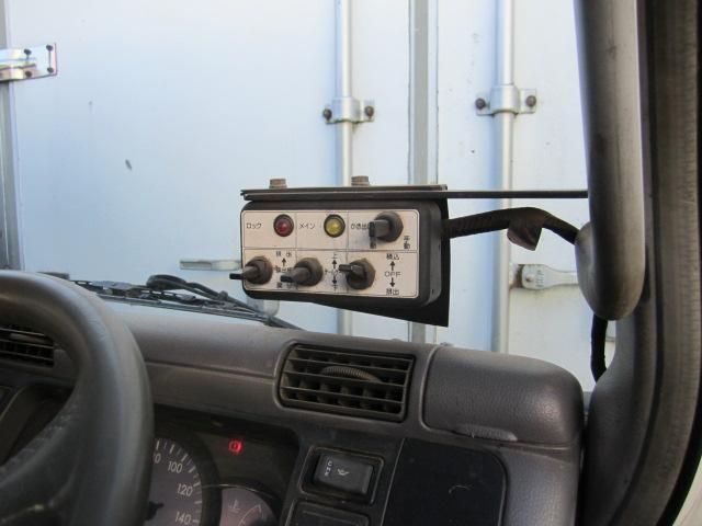 MITSUBISHI CANTER 2003 Image 31