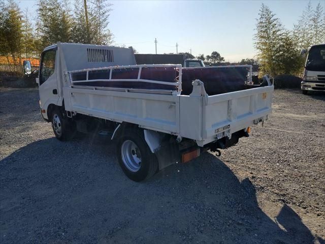 HINO DUTRO 2010 Image 31