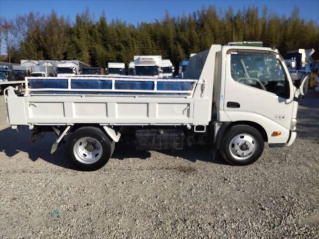 HINO DUTRO 2010 Image 31