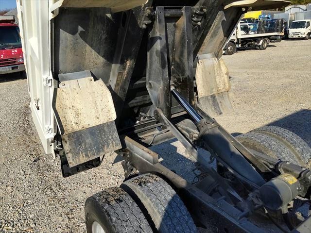 HINO DUTRO 2010 Image 31