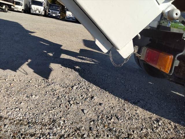 HINO DUTRO 2010 Image 31