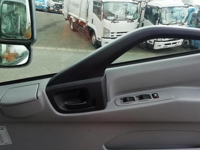 HINO DUTRO 2015 Image 31