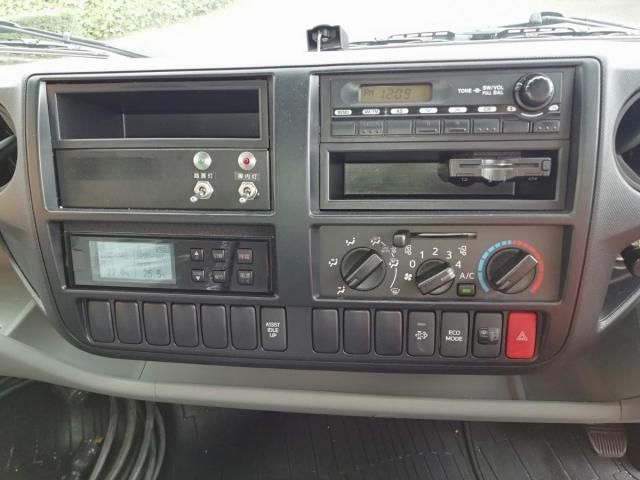 HINO DUTRO 2015 Image 31