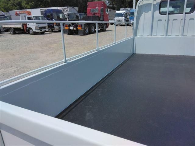 MITSUBISHI CANTER 2017 Image 31