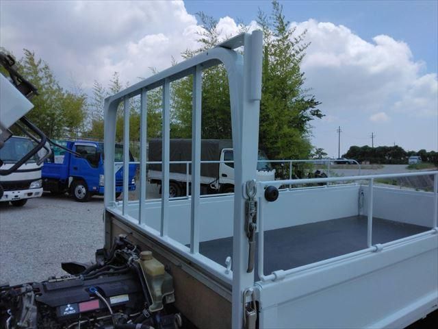 MITSUBISHI CANTER 2017 Image 31