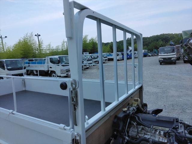 MITSUBISHI CANTER 2017 Image 31