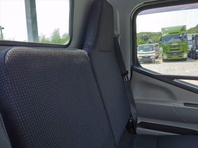 MITSUBISHI CANTER 2017 Image 31