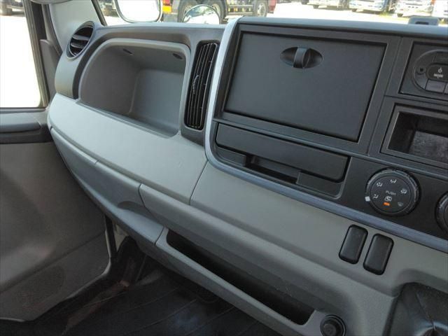 MITSUBISHI CANTER 2017 Image 31