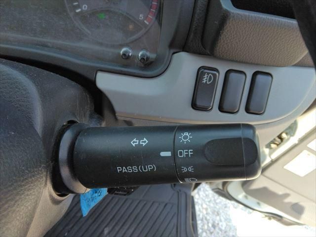 MITSUBISHI CANTER 2017 Image 31