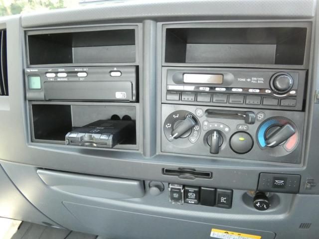 HINO DUTRO 2015 Image 31