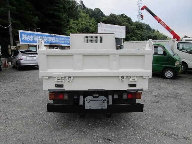 HINO DUTRO 2011 Image 31