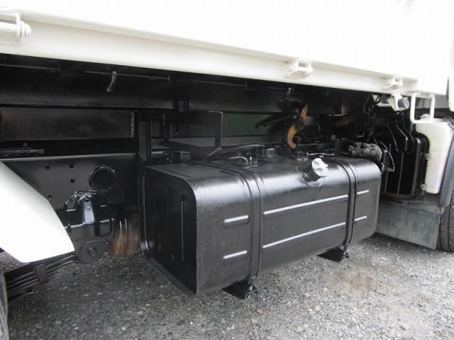 HINO DUTRO 2011 Image 31