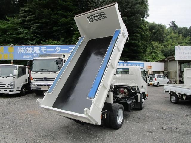 HINO DUTRO 2011 Image 31