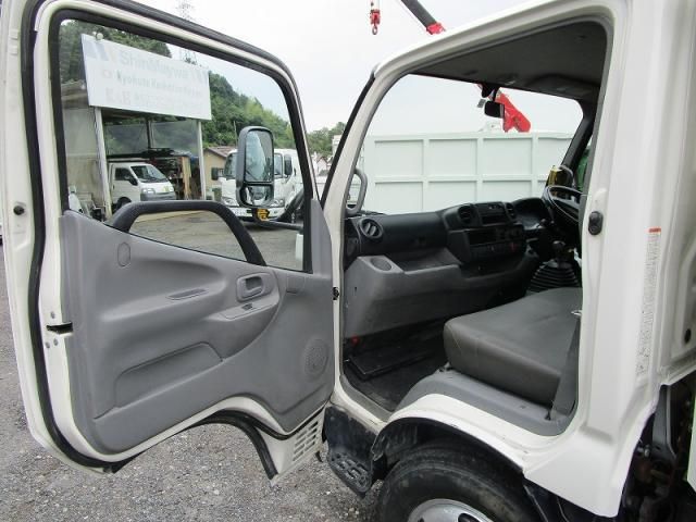 HINO DUTRO 2011 Image 31