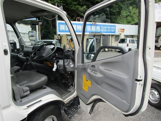 HINO DUTRO 2011 Image 31