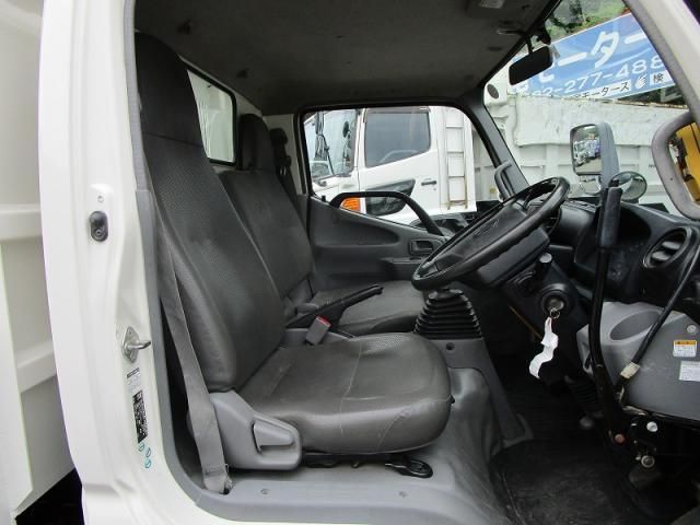 HINO DUTRO 2011 Image 31
