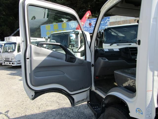 HINO DUTRO 2016 Image 31