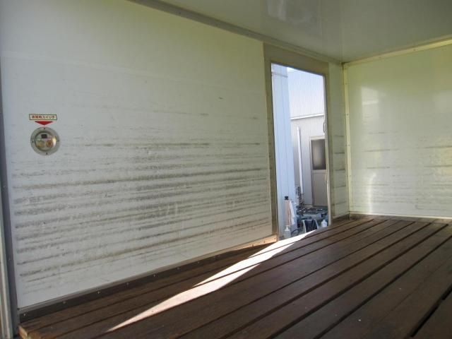 ISUZU ELF 2002 Image 31