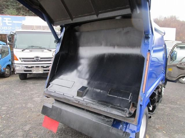 HINO DUTRO 2010 Image 31