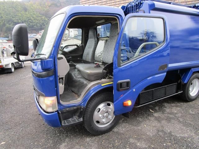 HINO DUTRO 2010 Image 31