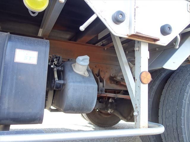 MITSUBISHI FUSOU FIGHTER 2013 Image 31