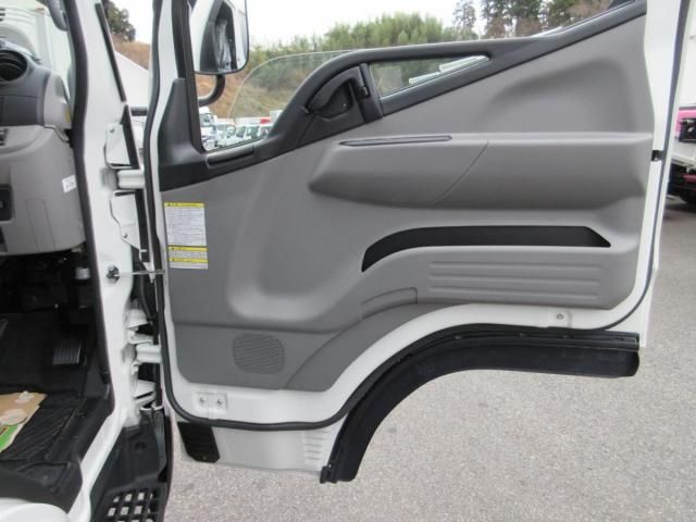 MITSUBISHI CANTER 2023 Image 31