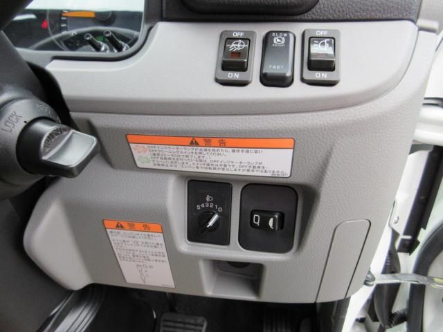 MITSUBISHI CANTER 2023 Image 31