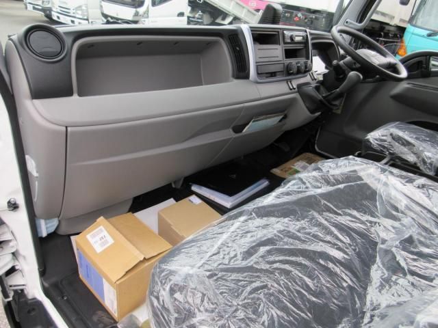 MITSUBISHI CANTER 2023 Image 31