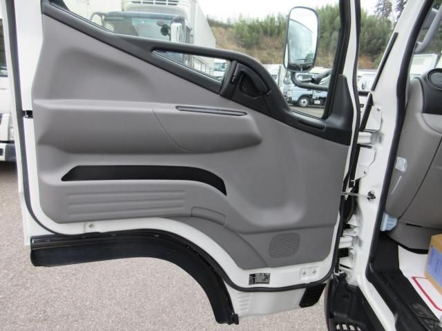 MITSUBISHI CANTER 2023 Image 31