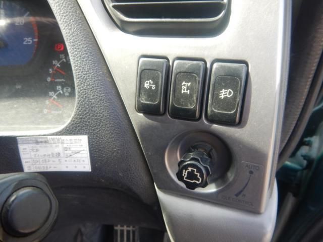 NISSAN DIESEL QUON 2014 Image 31