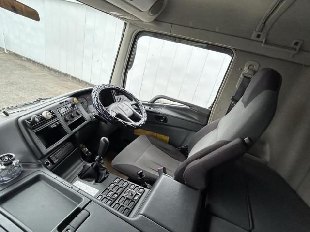 MITSUBISHI FUSOU SUPER GREAT 2013 Image 31