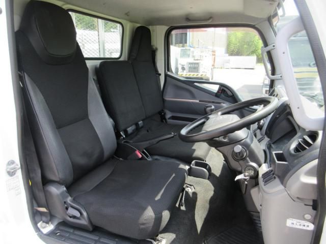 MITSUBISHI CANTER 2017 Image 31