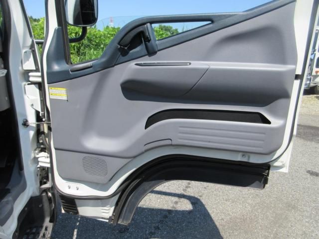 MITSUBISHI CANTER 2017 Image 31