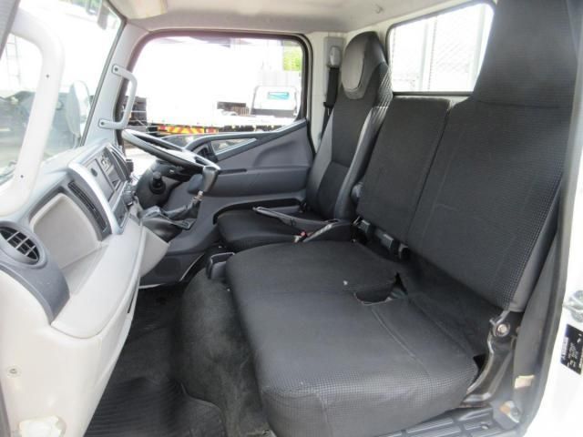 MITSUBISHI CANTER 2017 Image 31