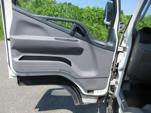 MITSUBISHI CANTER 2017 Image 31