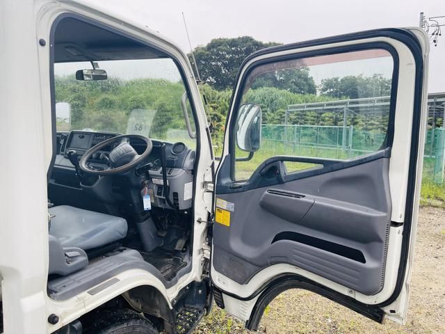 MITSUBISHI CANTER 2012 Image 31