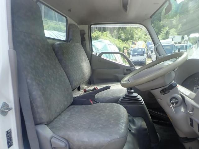 HINO DUTRO 2010 Image 31