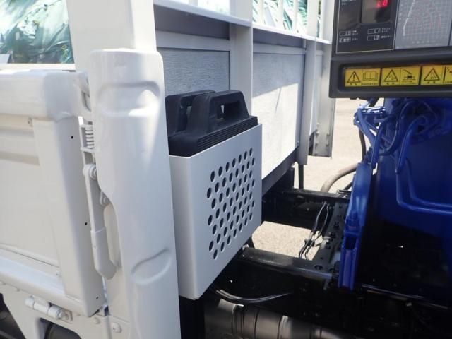 HINO DUTRO 2010 Image 31