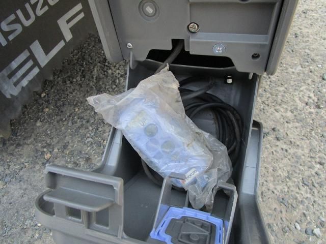 ISUZU ELF 2012 Image 31