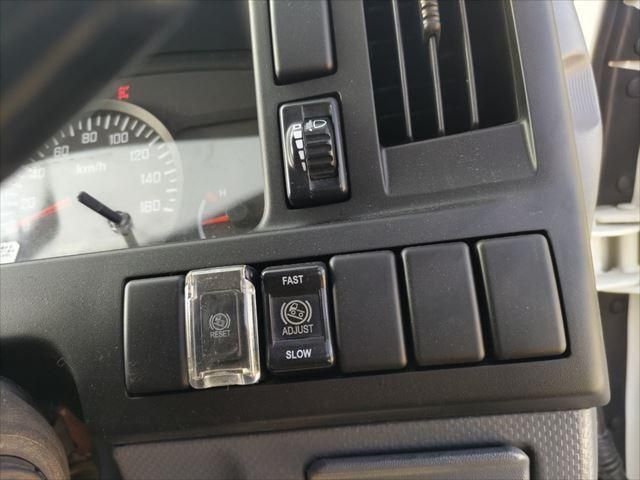 ISUZU ELF 2013 Image 31