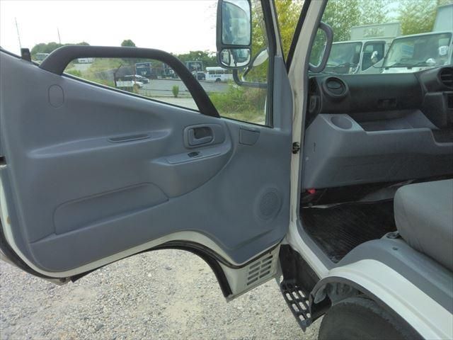 HINO DUTRO 2012 Image 31